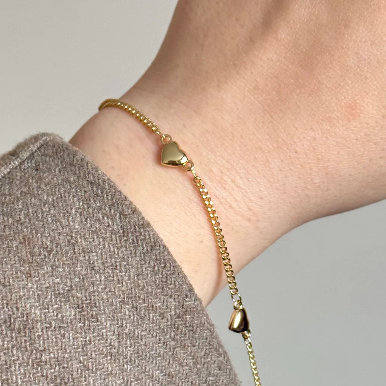 Gold Kaplama Üçlü Kalp Figürlü Minimalist Zincir Bileklik