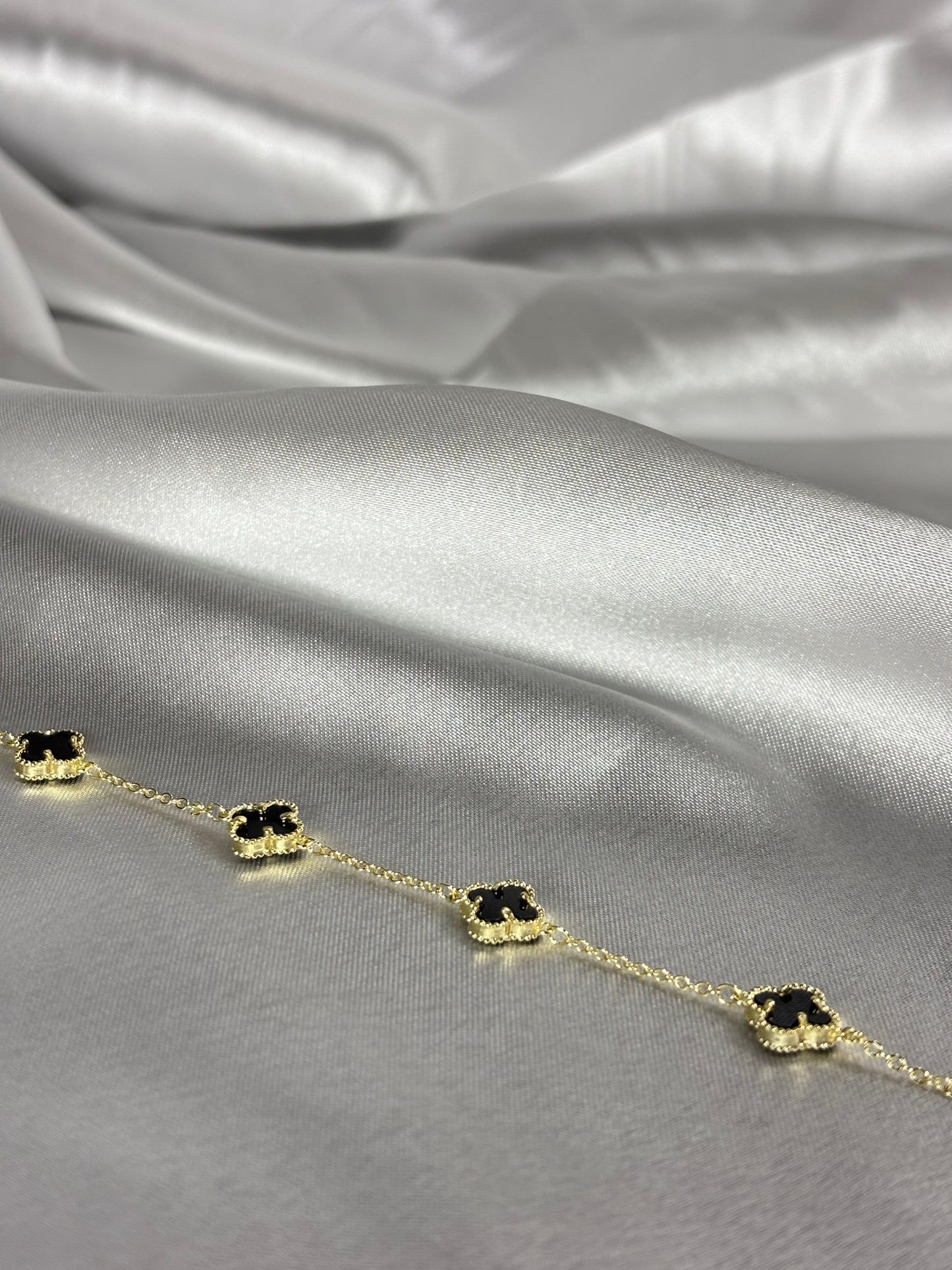 Siyah Mineli Gold Yonca Tasarım Lüks Bileklik